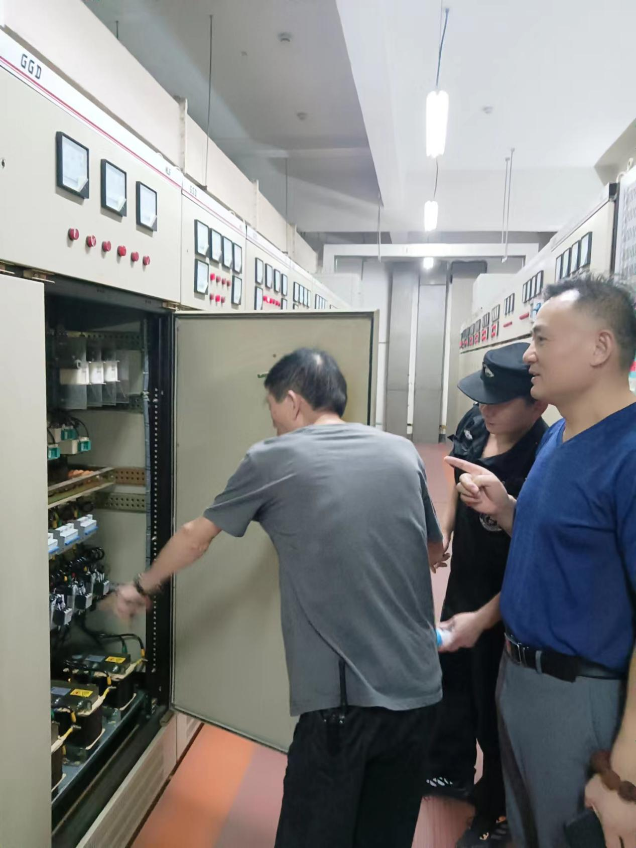 �����̳��徲����ҹ�ˡ���Ǯ���̳ǿ�չ�徲ҹ���ж�