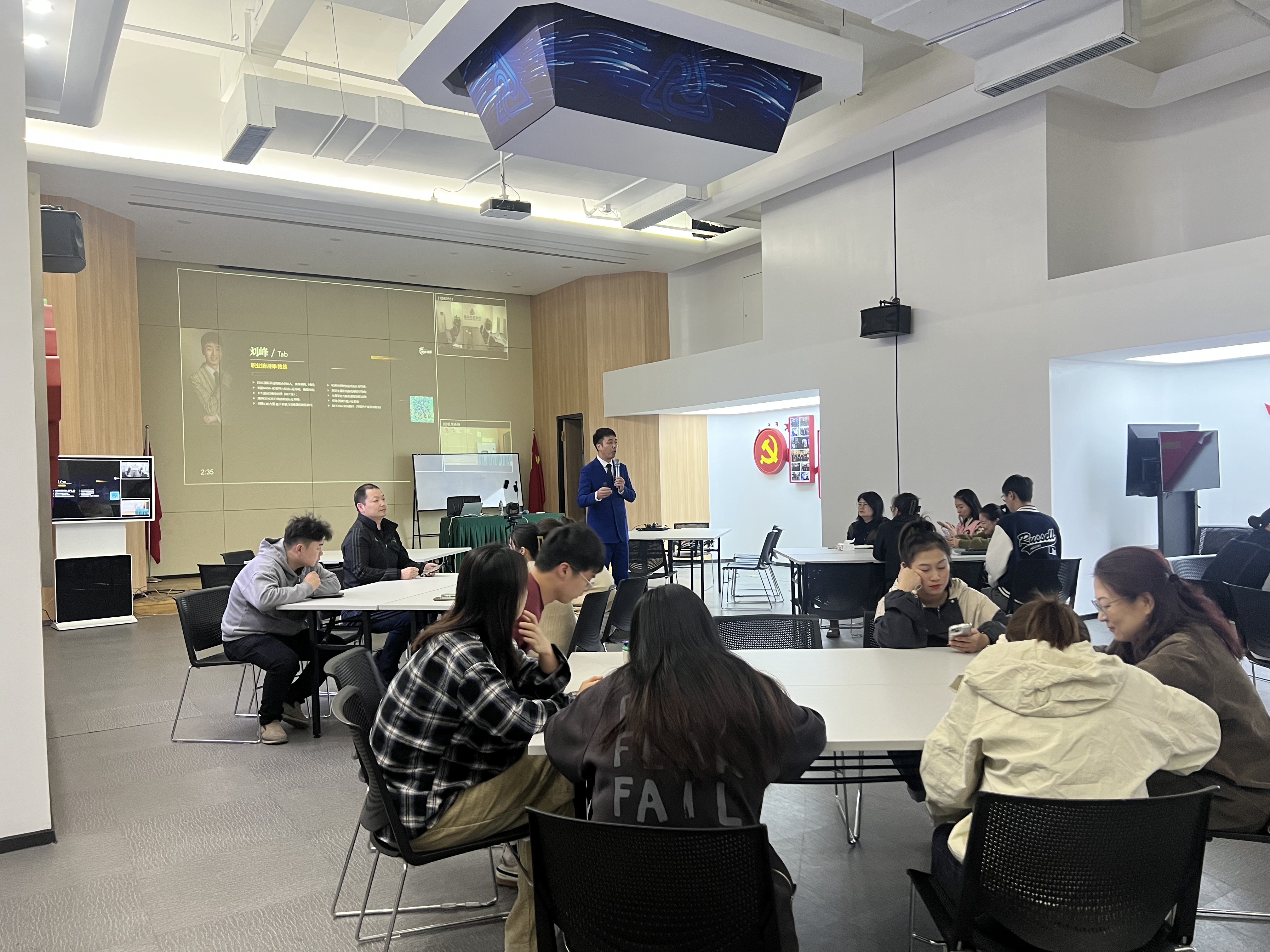 ������ʱ�Ĵ����ſ�չ����ͷ��������������ѵ