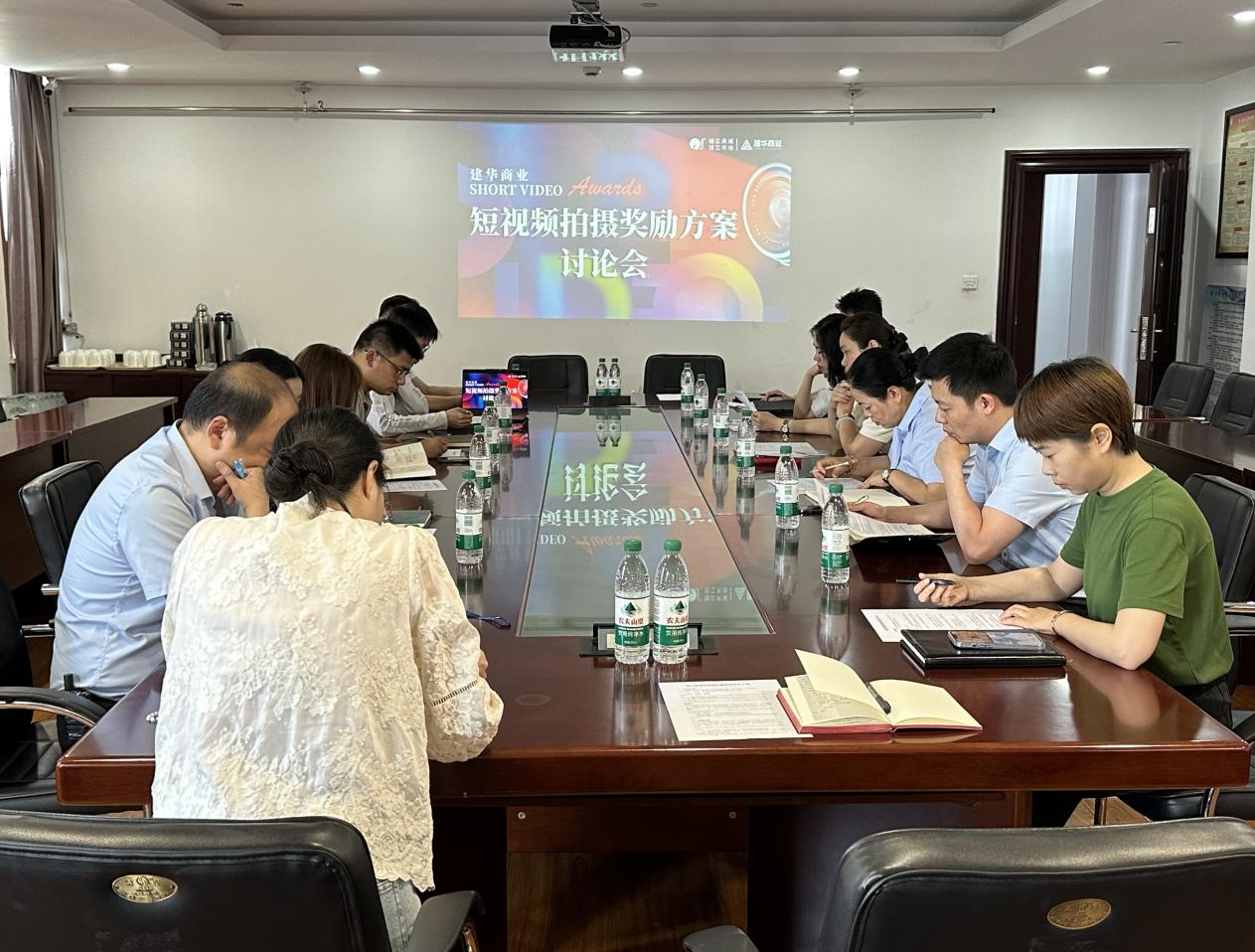 Я�ֹ�̽������·������ͬ�ĽṹӪ����ս��