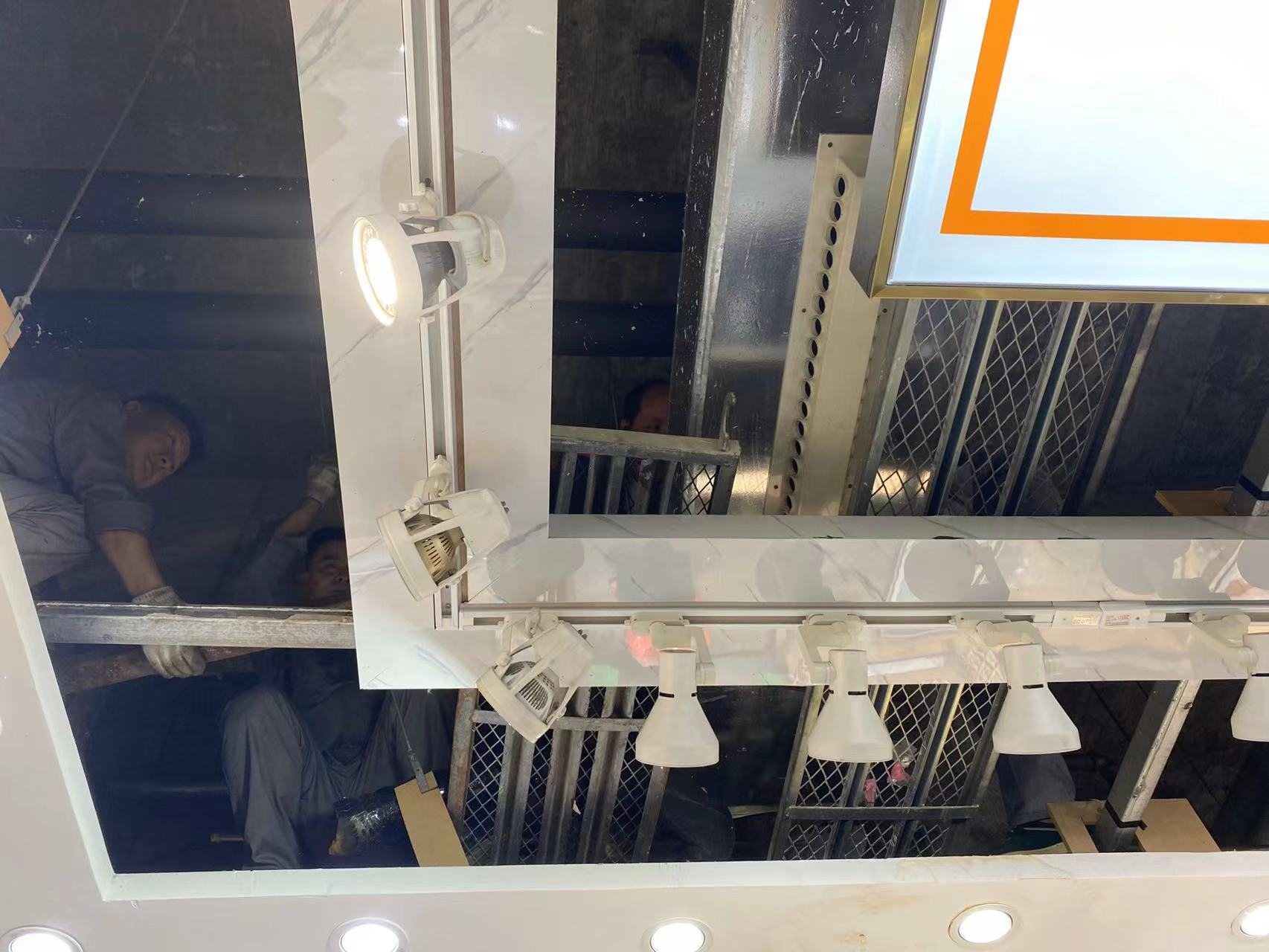 Ǯ���̳ǶԿյ�ˮ�ܾ���ά��