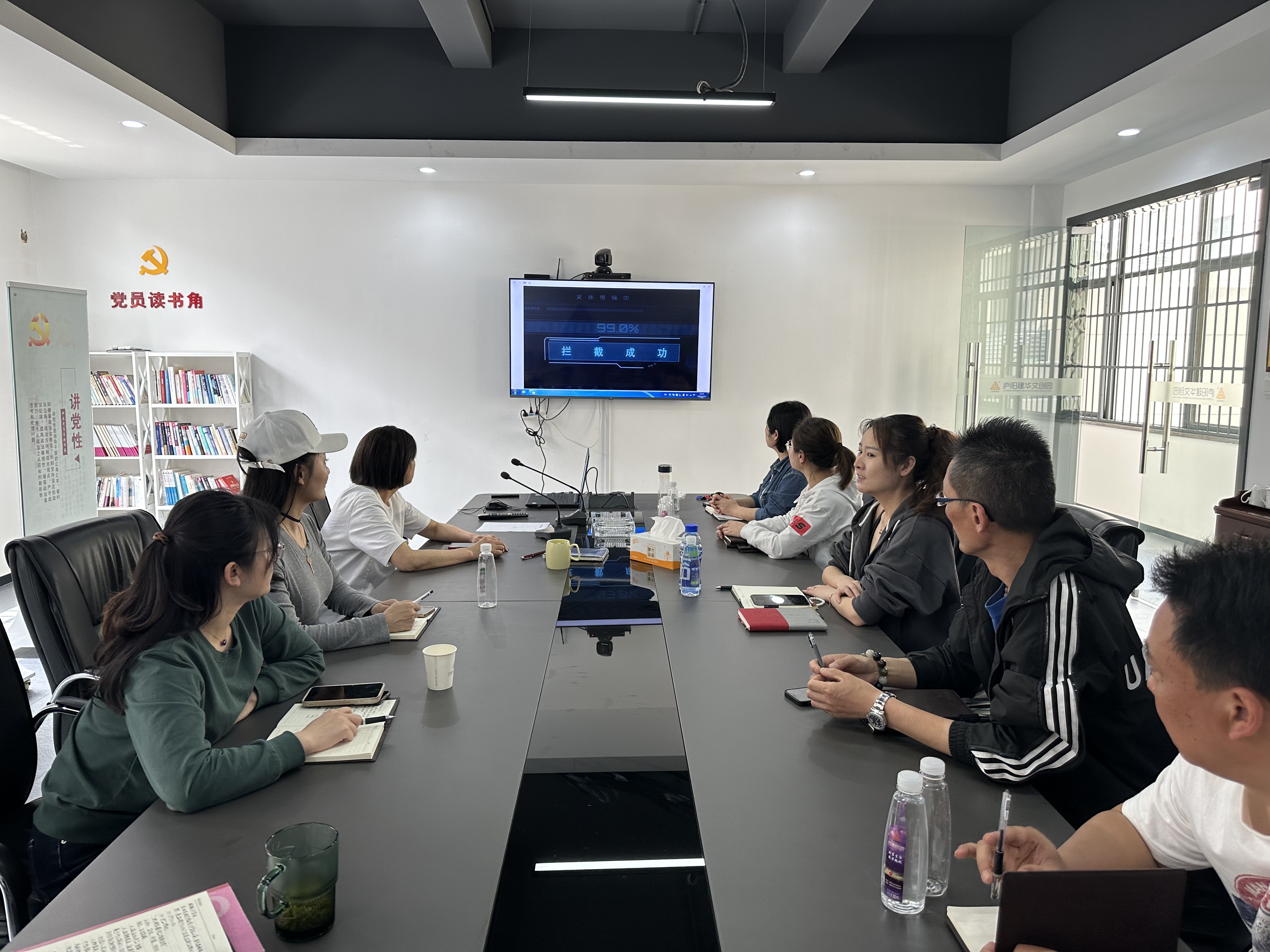 ®��������ʱ�Ĵ�԰��֯��չ�徲���������˶�