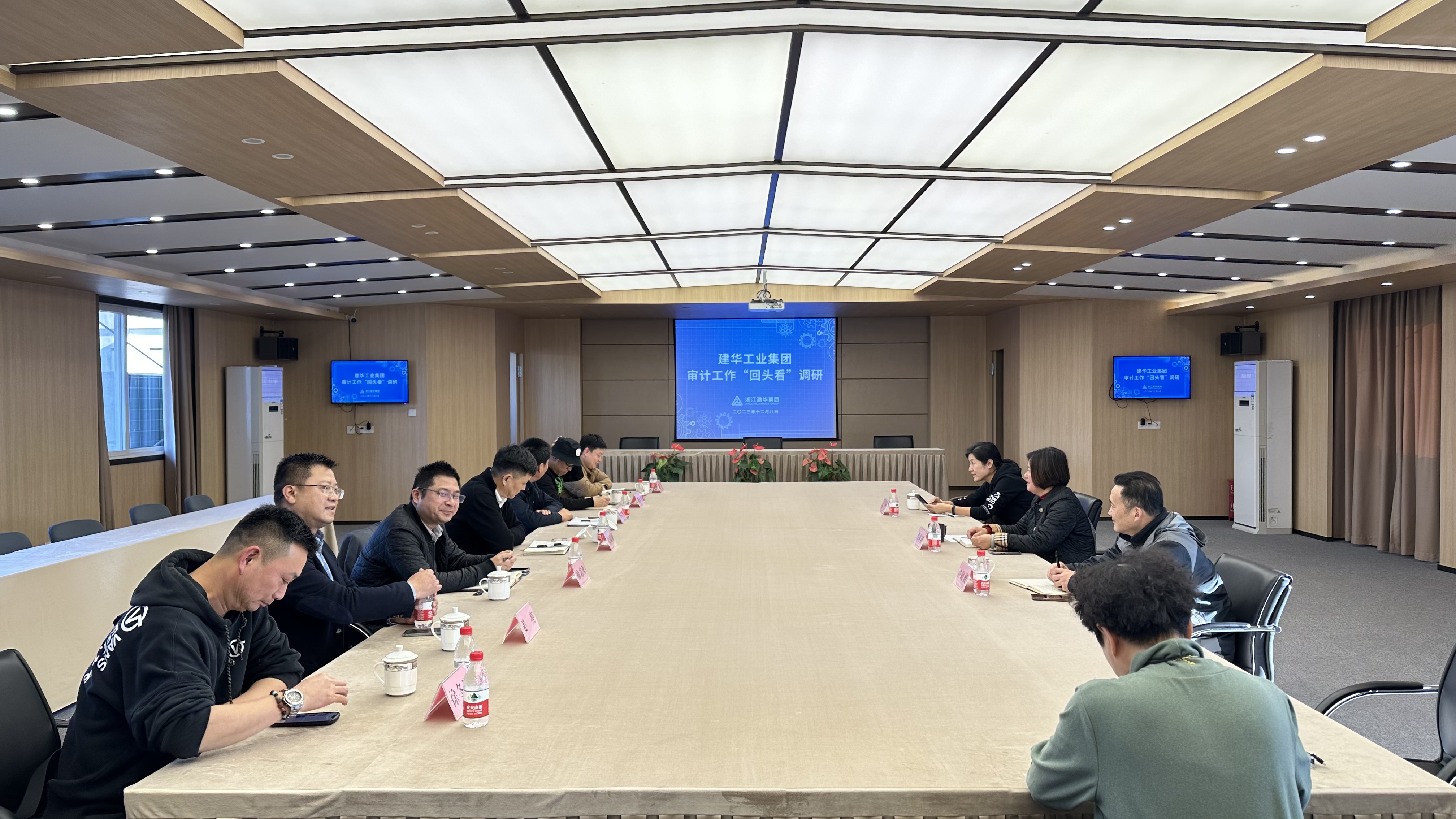 ���ż�ί�͹�ҵ����������顰תͷ������չ����