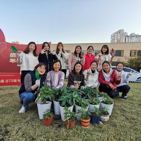 ѧ����Ȥ ������������®��������ʱ�Ĵ�԰��չ��ֲ����С�����˶�