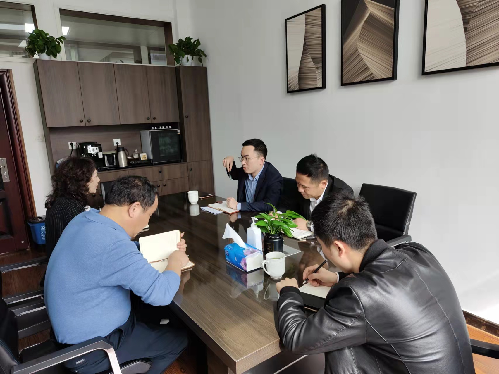 ������������ݰ��԰������