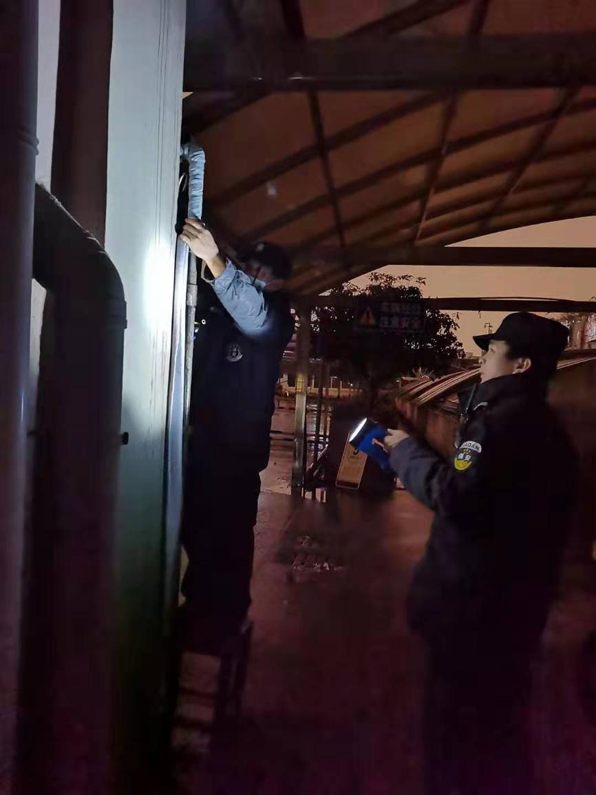 Ǯ���̳������÷�����������