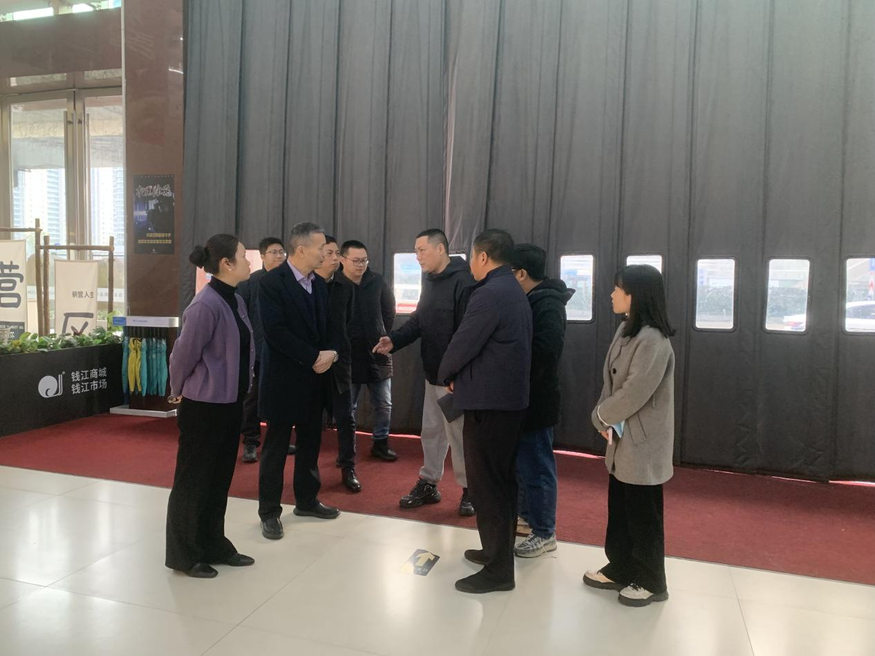 ������Ӧ��������һ���߷�Ǯ���̳ǿ�չרҵ�г������徲��������