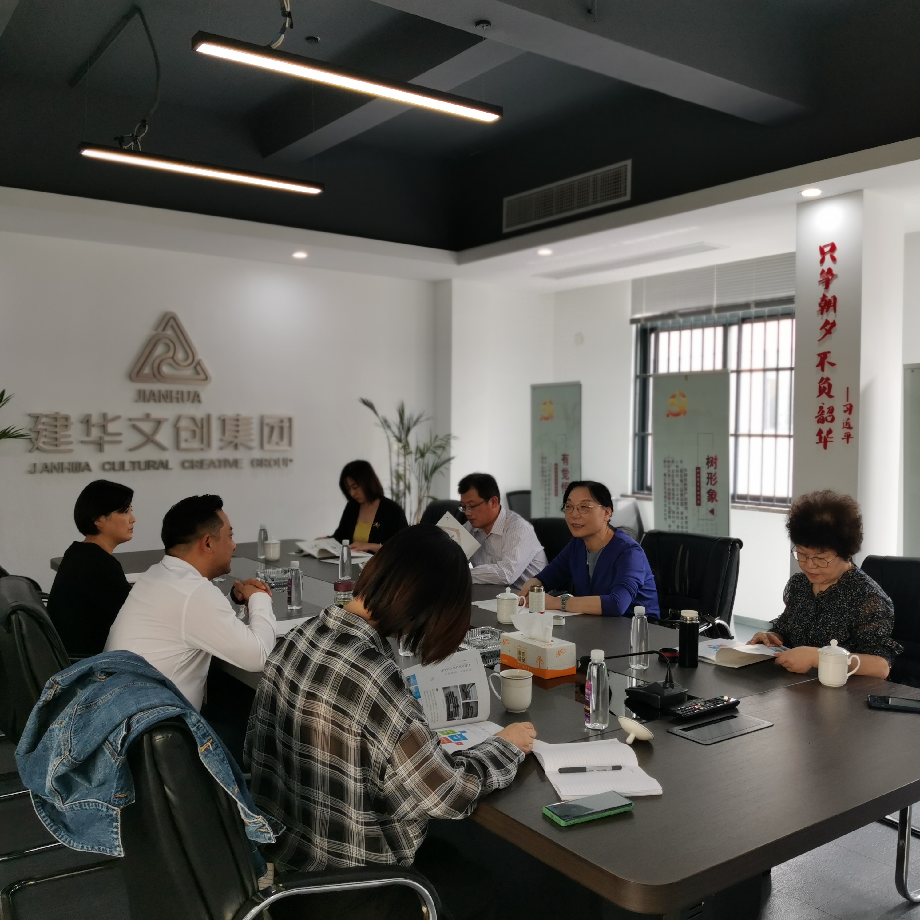 �㽭ʡ����ҵ���ϻ����鳤�¿���һ��ݰ��®��������ʱ�Ĵ�԰����