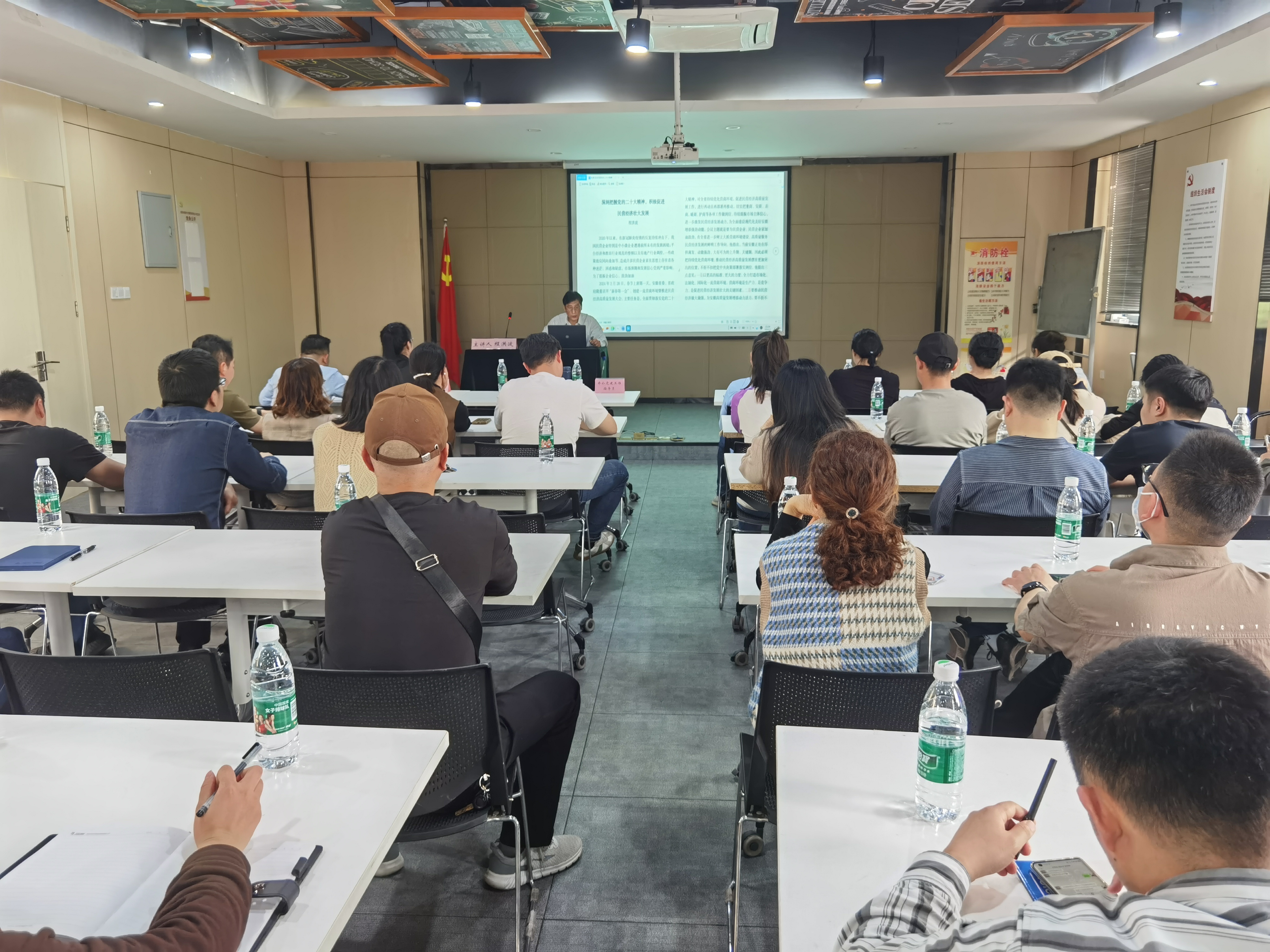 ���Ľֵ��������ǹ���������ָ��Ա��ϯ�ۻ���®��������ʱ�Ĵ�԰˳���ٿ�