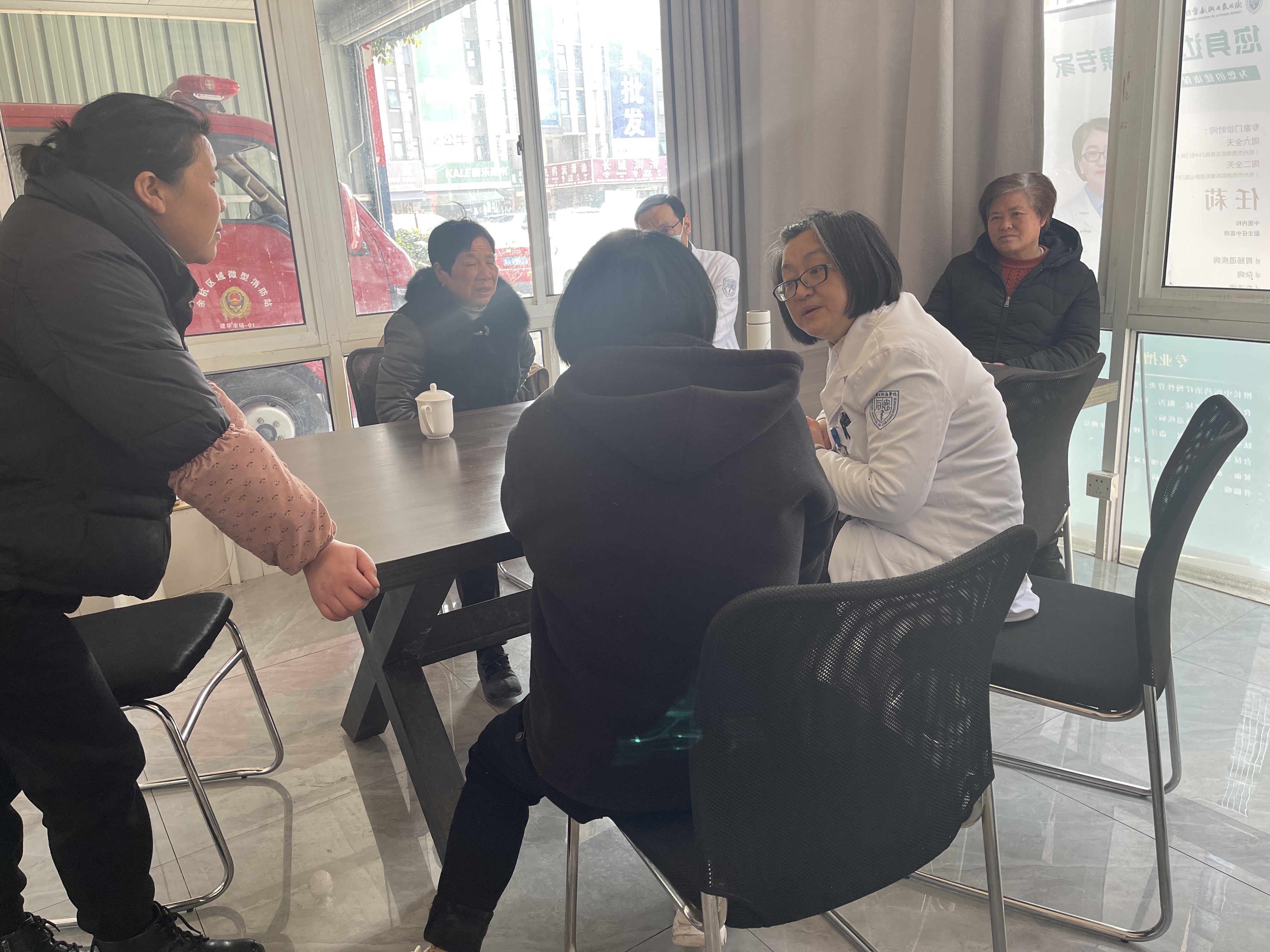   �����ذ� ��ů�̻������г�Լ��ʡ��ͬ��ҽԺר���Ŷӽ��г���չ�����˶� 