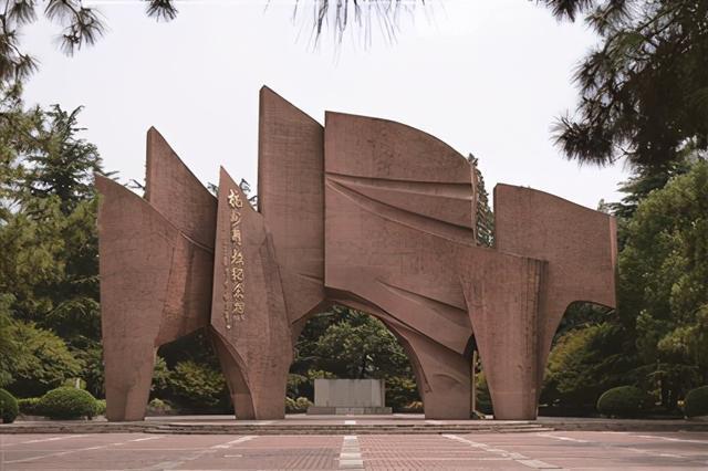 ���������  ���ú��ݹ���--���ݽ�ż��