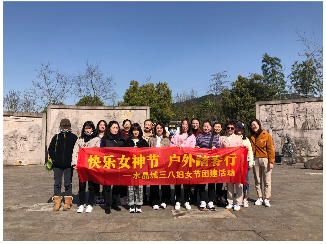 ˮ���Ǹ�Ů�ڡ�����̤���˶�Բ������