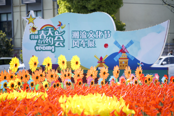 �������Ƿ绪ï ���´��硰���족�� ����®��������ʱ�Ĵ�԰�߲ʷ糵չ������Ϯ