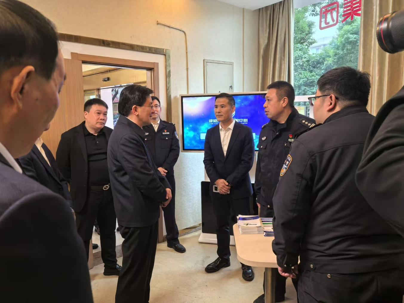 ��ί����ǡ�����ί�����С�︰������ʱ����г���������վ����ָ��