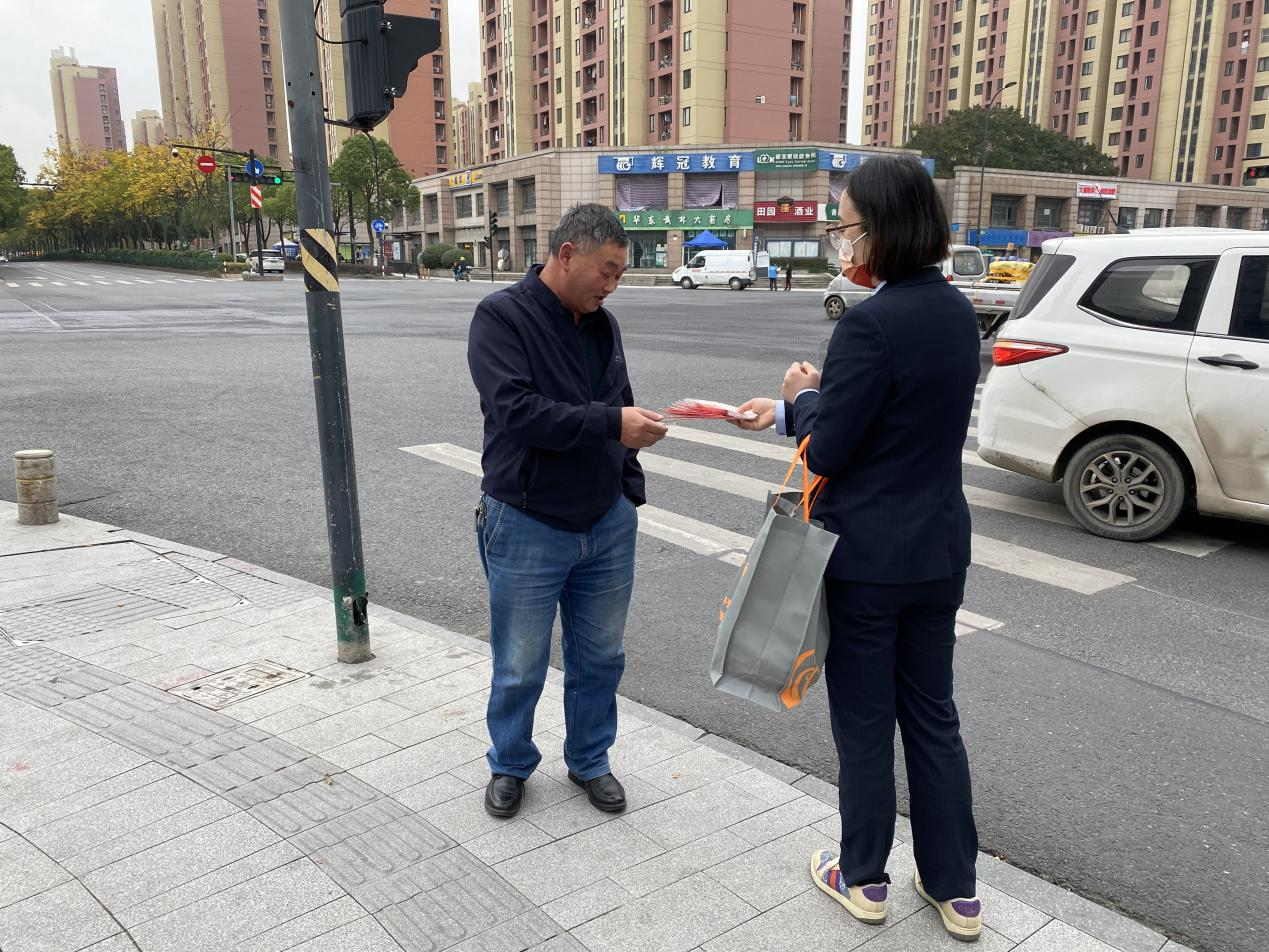 Ǯ���̳���ѷ��Ŷ��ƿ���  �������ů����