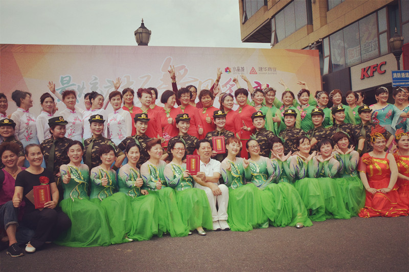 ˮ���ǹ㳡�����Բ������