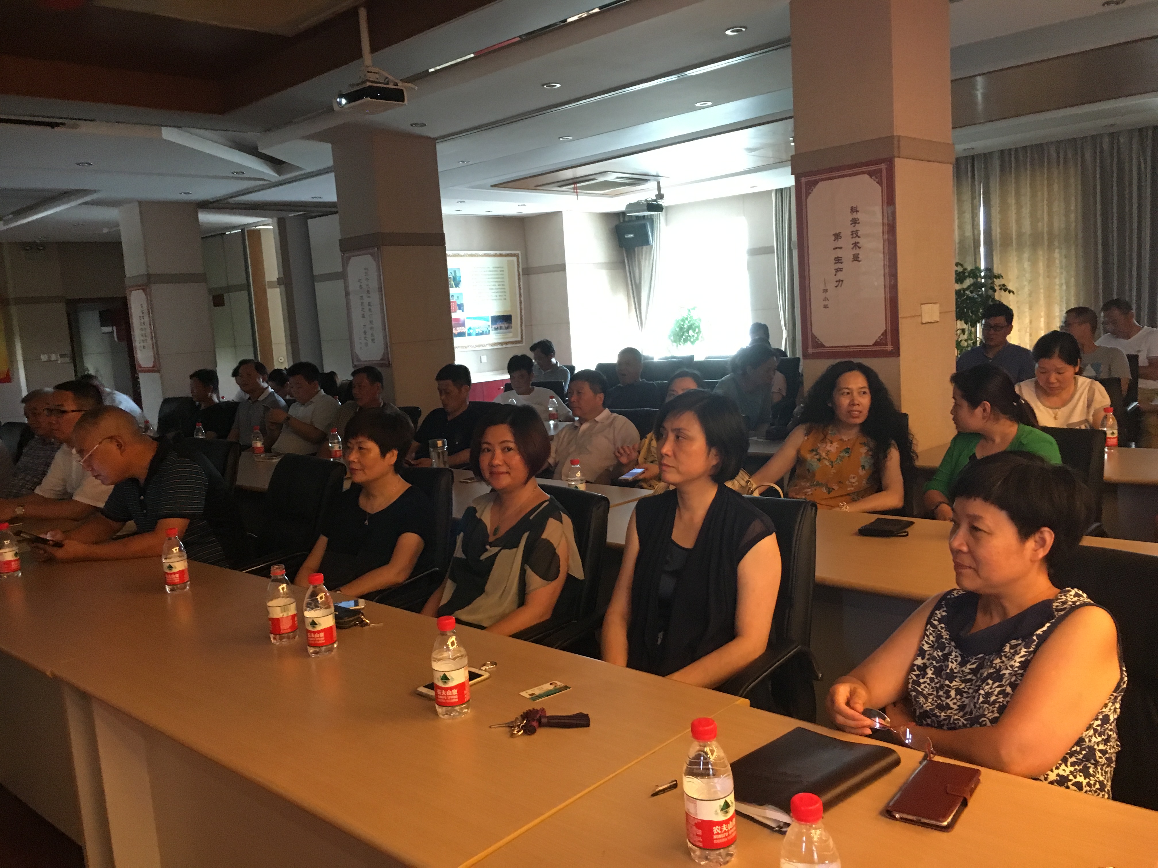 2ƪ-ûÓй²²úµ³¾ÍûÓÐÐÂÖйú¹Ûºó¸Ð (1).jpg 2ƪ-ûÓй²²úµ³¾ÍûÓÐÐÂÖйú¹Ûºó¸Ð (1).jpg