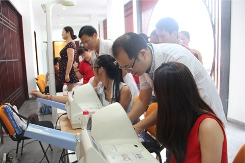 20130626-27������ʱ�Ĵ�԰��֧�����Ϲ�����Ժ��չ������һ����������������Զ�롱�����˶� (2).jpg