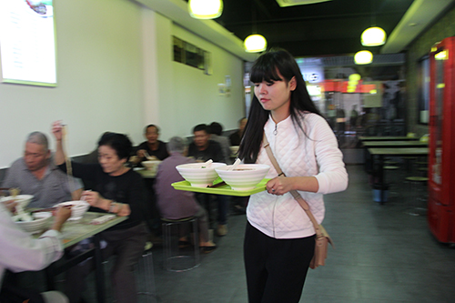 20151021重阳节送长寿面运动5.jpg 20151021重阳节送长寿面运动5.jpg